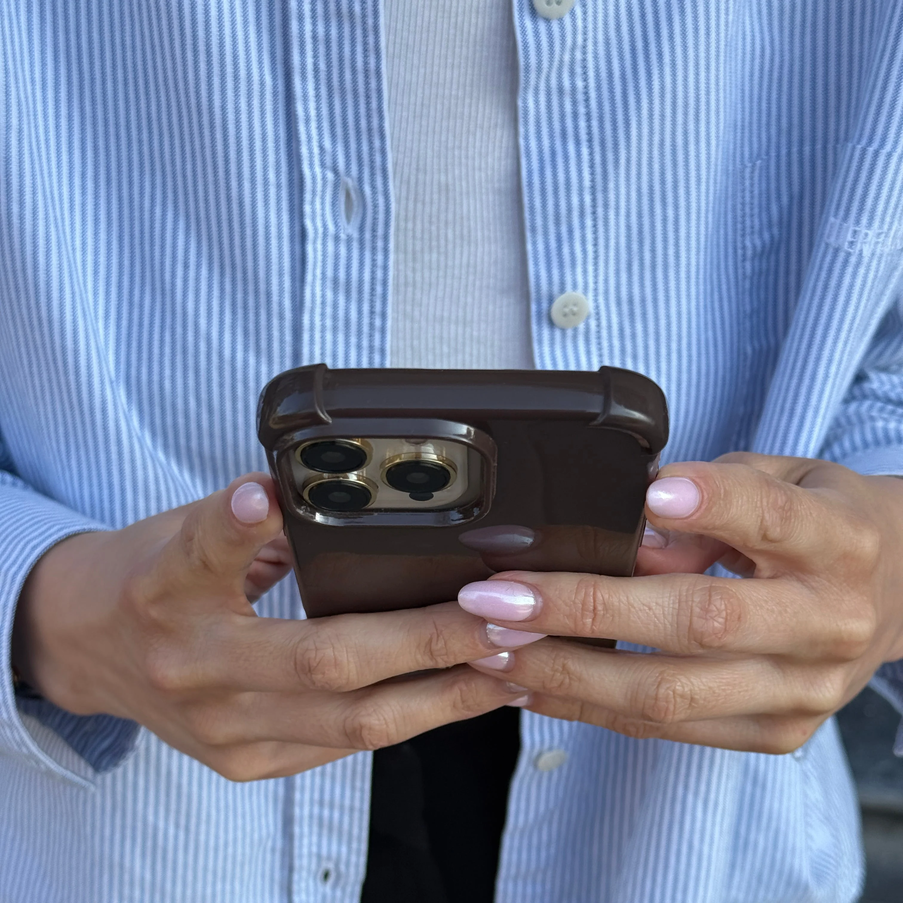 Dark brown recycled iPhone case - no rings - Image 3