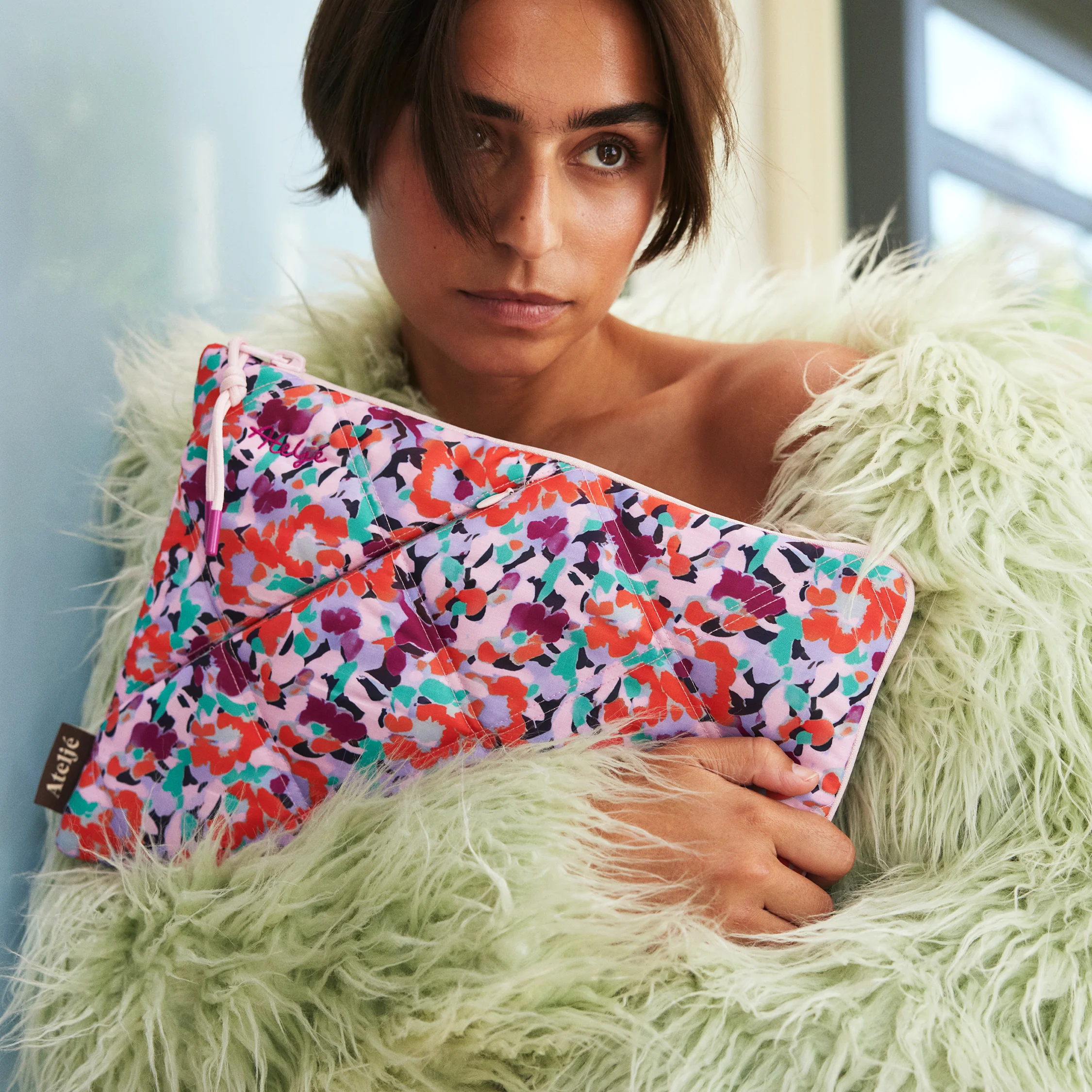 Puffy recycled laptop sleeve - Flower field - Image 5