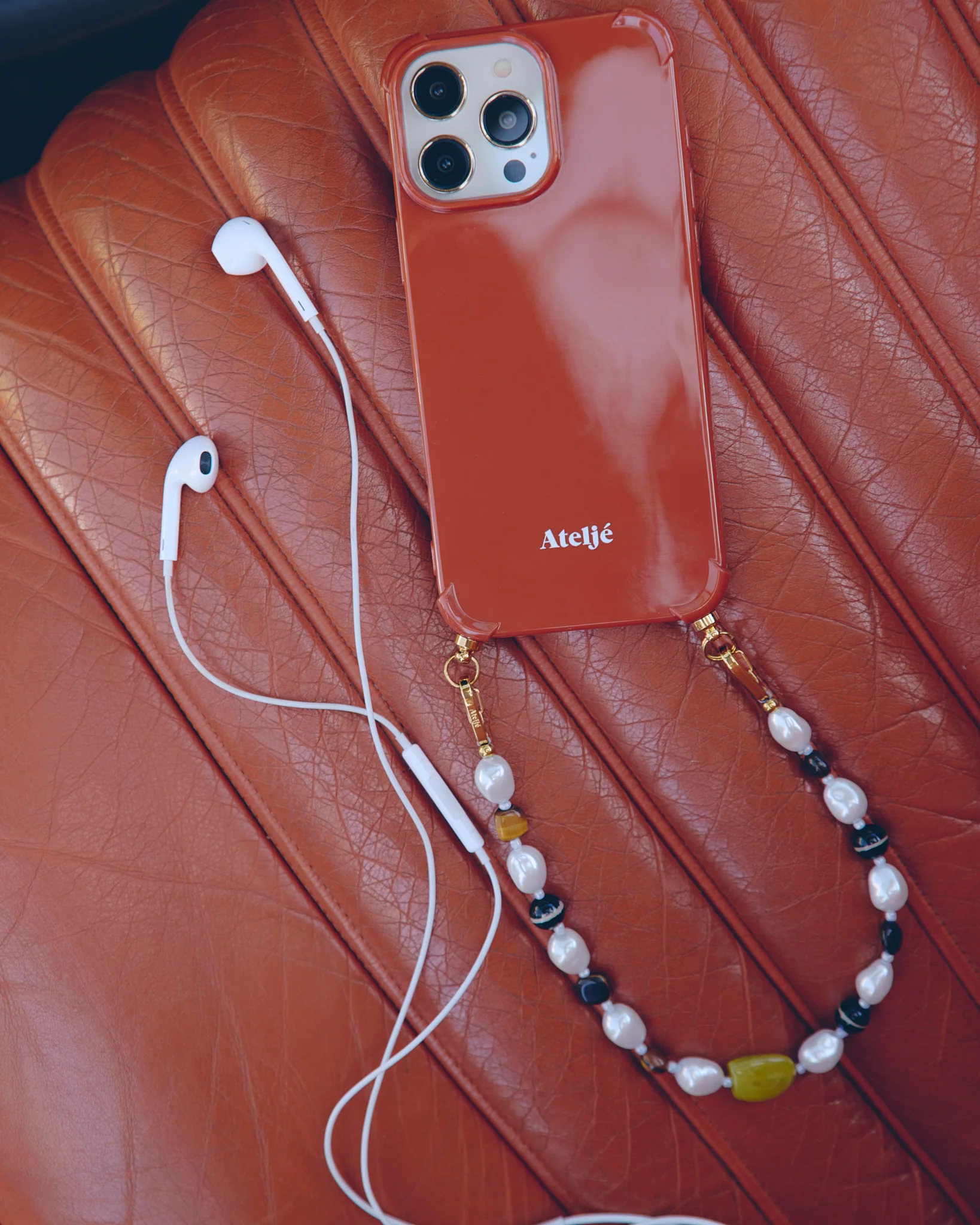 Saffron recycled case with Chalk light cord - Image 4