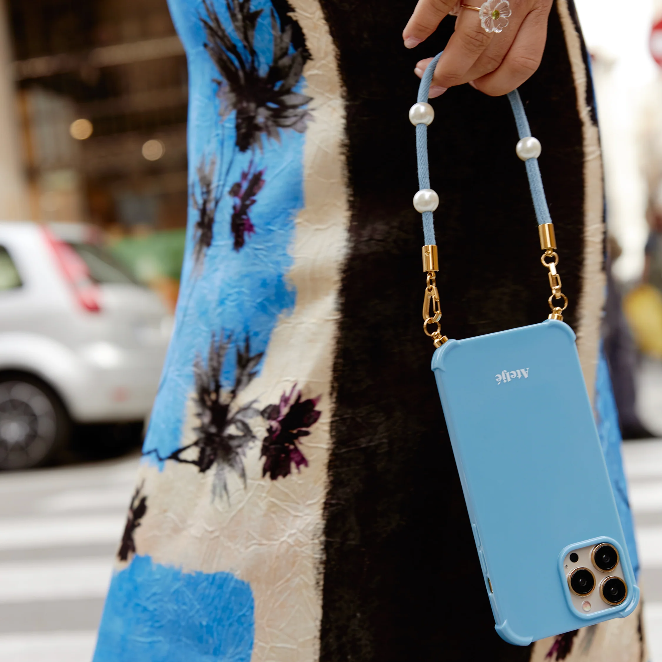 Something blue recycled iPhone case - no cord - Image 4