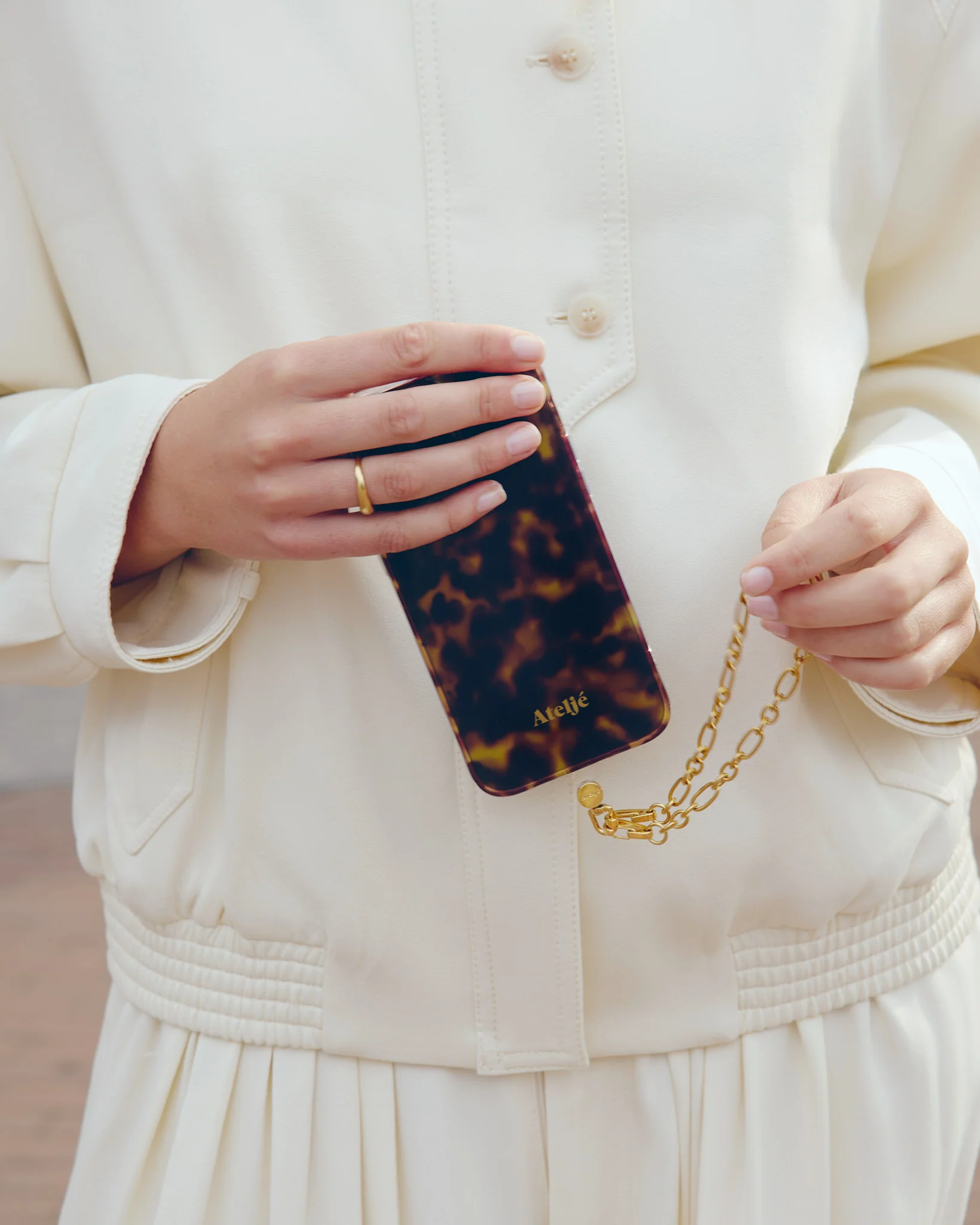 Tortoise case with Cosmic gold cord - Image 2